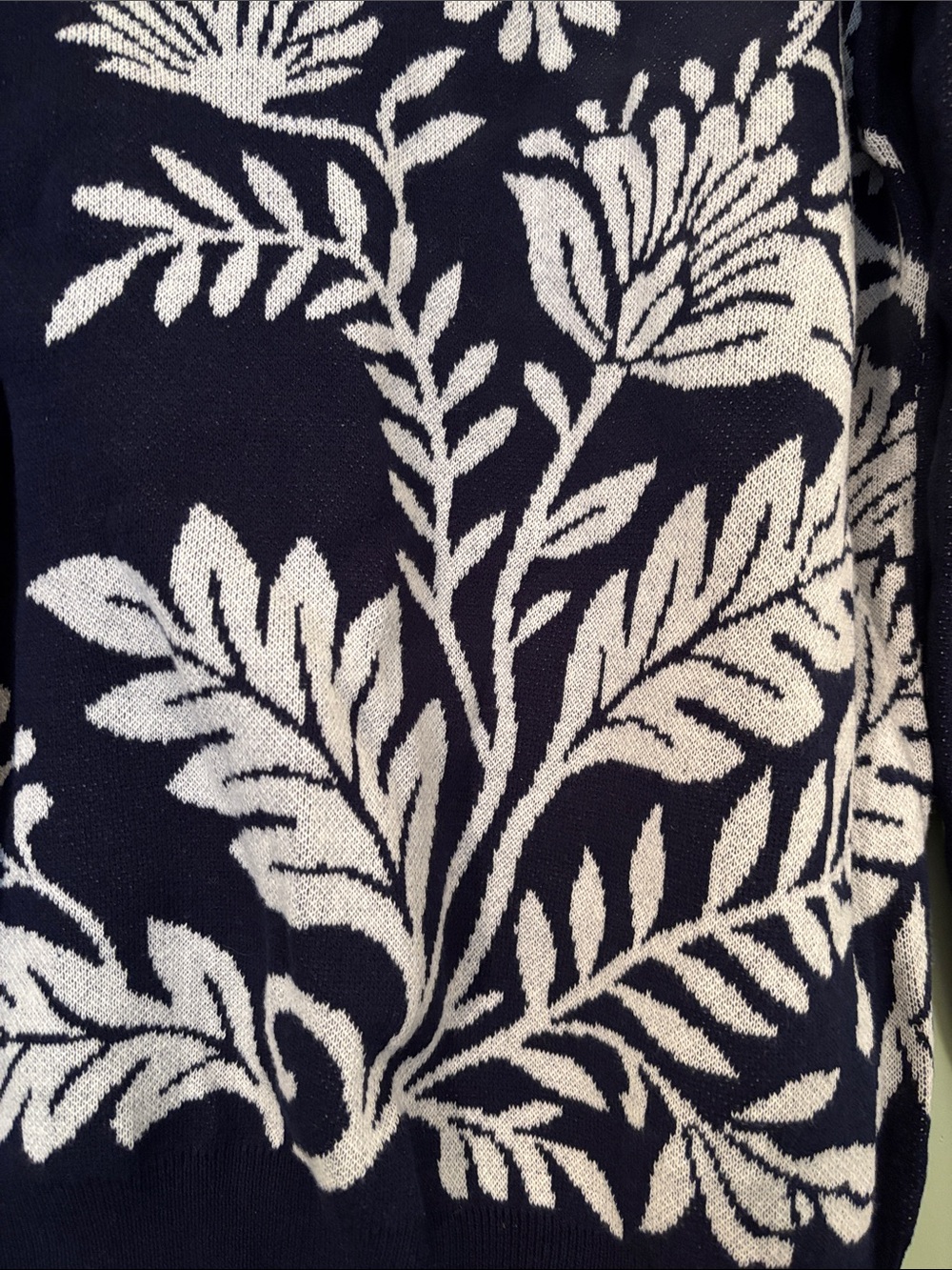 Oxknit Women's navy Sweater with white Floral Jacquard size large - Picture 3 of 6